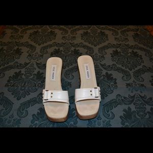 White slide with heel